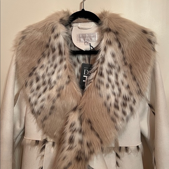 Donna Salyers. Fabulous Furs.  Faux Lynx Fur Trimmed Coat. Size S. Off White - Picture 3 of 9